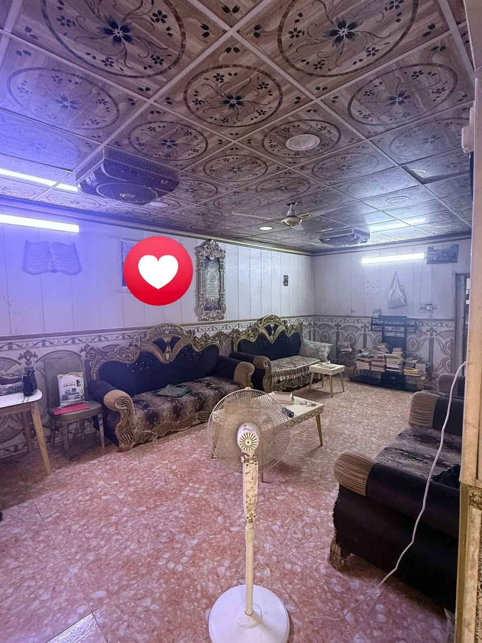 السلام عليكم بيت للبيع
المساحة 200 متر طابو ملك صرف
بناء 90عينات وبحاله جيد جدآ من
حيث الارضياج وداخل البيت 
يتكون من غرفة نوم
استقبال وهول وحمام  
يعني قاط واحد مع ملحق
من ضمن البيت 🏠 
العنوان ابودشير شارع الصيرفة (3000)
رقم الاتصال ***********
