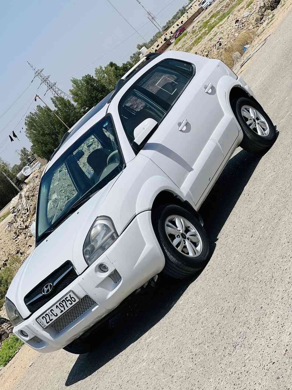 سلام عليكم توسان خليجي 2009كير ومحرك وحدادية كفالة تخم تاير جديد رقم انكليزي تحويل او وكالة حاضر اني بيها4قطع صبغ كلير فقط رش بدون دواخل كفاله تكم قماره لغود شواصي كفاله  شرط السونار مكينه2700دوش المرغوب 
السعر90وبيها مجال
الاتصال***********
مامتواجد بلخاص 👆👆
مواصفات السياره 
فتحه سلايت 
شاشه
كامره
حساسات
ويل كروم
