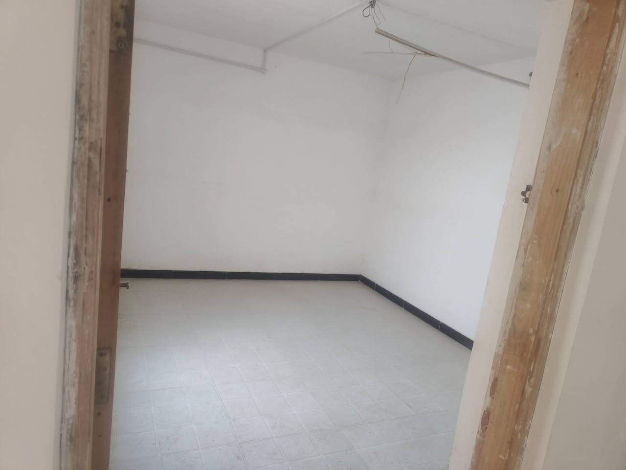 بيت للايجار
المساحة الكلية 200 متر 

مساحة البناء 100 متر 

يتكون من حمامات خارجية 

استقبال 

مطبخ بارد 

مطبخ حار 

حمامات داخلية 

صالة 

غرفة مع حمام داخلي 

صالة في الطابق الثاني مع غرفة 

مخزن 

الموقع 

خلف المجمع السكني 

شارع مولدة سامي


**إذا كنت صاحب هذا الإعلان وتريد حذفه لأي سبب، رجاءا أرسل رسالة إلى الدعم الفني**