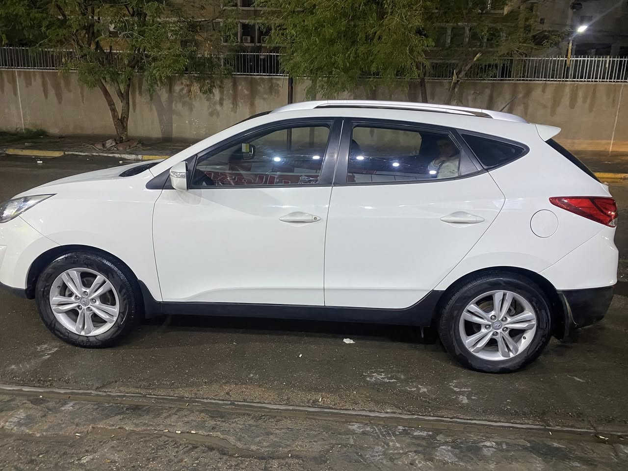 سلام عليكم من رخصت الادمن المحترم 
توسان خليجي مديل ١١ فول عدّه البصمه 
بيها مكانت صبغ بدون دواخل 
مكفوله من ضربه عده صبغ 
كير مكينه كفاله 
تبريد صدر تخم تاير 
سياره جاهزه من كلشي 
سونر بل صور موجود 
محرك دوش ٢٠٠٠ممفتوح 
تحويل مباشر مكان سياره بغداد شعب 
السعر ١١٧ 
***********
