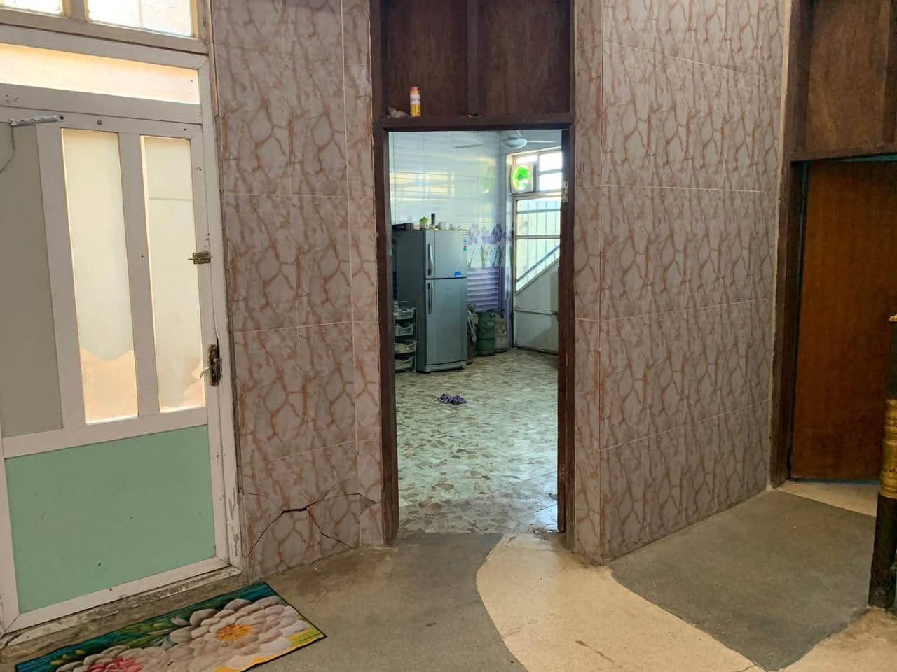 سلام عليكم
قطعه ارض مساحة (نص دونم ) 👈🏼
مع بيت  مساحة البناء 350 متر
عدد  6 غرف نوم
 صالة  
واستقبال جاهزة 
ومطبخ كامل مع ٤
صحيات جاهزة 
الخدمات / ماء _ كهرباء_ مجاري 

عقد على قرار 25 العنوان بوب الشام بستان بشار 

للاستفسار الاتصال على رقم صاحب البيت 

***********
متوفر واتساب 
ومتوفر خاص علما اني مكلف بنشر فقط 

السعر كلش مناسب وتريد تعرف تفاصيل راسل او اتصل على رقم صاحب البيت

