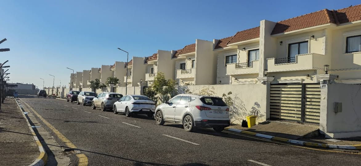 تعلن شركة صروح الجنوب عن توفر دار سكني مميز للبيع
📍 في مدينة السلام السكنية
✅ البيع عن طريق المبادرة
🏡 تفاصيل الدار:
المساحة: 200م ²4 غرف نوم
⚡ مميزات المجمع:
كهرباء 24 ساعة
كامرات مراقبة
أسواق تجارية متكاملة
بيئة آمنة ومخدومة
📞 للاستفسار والاتصال (اتصال & واتساب):
***********
***********
***********
📌 صروح الجنوب… راحتك تبدأ من هنا
