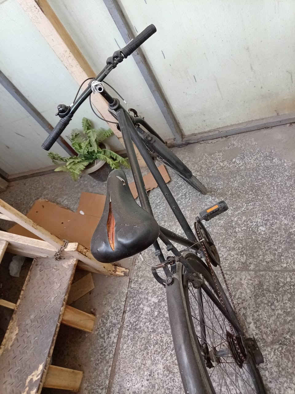 بايسكل c700 حجم 26 للبيع اي عطل مابي بس تاير الخلفي نازل الي يريدة يدخل خاص او على رقم*********** مستعجل

