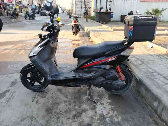 دراجه سكنس نثيه كهرباياتها كلها شغاله شلعتها خير من الله تشتغل سلف وهندر سلف من اول تشغيله ومابيها تاخير و ماتصرف بانزين ب3لترات تفتر بغداد كلها كفراتها بلاديه ممبدل بيها شي ولا مصلح ولا مجفت ..مكاني بغداد الزعفرانيه الرقم *********** بغداد
