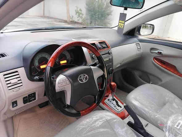 سەرەتا بە ناوی خوای گەورە و میهرەبان

فرۆشتنی خێرا

تۆیۆتا کرۆلا

مۆدیل ٢٠١٣ مانگی ٧

رەنگی سپی

مواسفات خلیجی فول فول مواسفات بەس سلاید نیە و سێ سویچی شەریکەی لەگەلە بیلاد کوشنی جلدە و ناو فۆرمیکایە و سوکان حەیزەران سوکان ڤۆلیۆم و ٤ جام کارەبایی و ئۆتۆ و گیر تۆماتیک و بەس سلاید نیە و زۆر مواسفاتی تر..!

نموونە لە جوانی و پاکی

١٣٠ هەزار کیلۆمەتر حەقیقی رۆشتووە

یەک دەستە سەیارەکە 

رەقەم و سەنەوی تا کۆتایی ٢٠٢٩ تازەیە بە ناوی خۆمانەوەیە

تحویل و خرامە و بە ناوکردن بەشەرت

دەعم و لیدراوی و بۆیاخی نیە

سارد و شوختی نیە

گیر و مەکینە و کارەبایی و تەبرید و تەقە و رەقە و تندوتۆلی بەشەرت

پیش و دوای کەپسە سەقف و شان و چواردەوری شوشەیی

٤ تایە و ویلی لۆکی بیلادی لە ژێرە

هەموو گیانی لەسەر دەقی بیلادی ماوەتەوە

کەتەلۆک و سپیر و ادەواتی شریکەی هەمووی ماوە

ماڵی دۆستە و دیناریک مەسروفی نیە

بۆ عەیب و عار پرسیار مەکە.!

شوین// هەڵەبجەی شەهید

سعری// ١٥٧ گڵا و مجالیکی برایانەی تیدایە

کۆرەک ***********

ئاسیا ***********

واتساب و تیلگرام و ڤایبەری لەسەرە.! حلبجة
