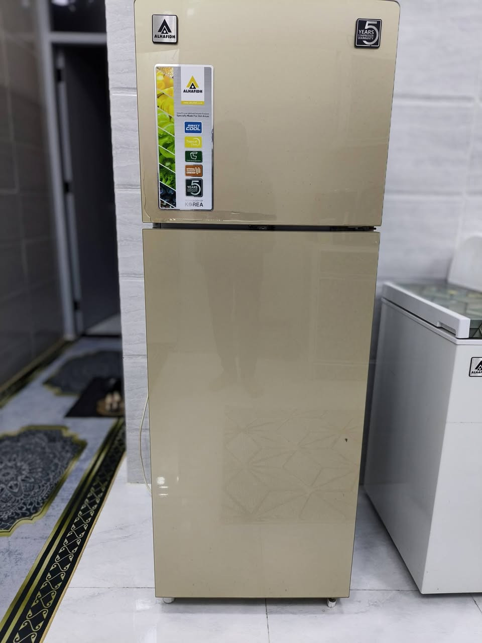 السلام عليكم ثلاجه للبيع نضيفه كلش سعره 175 تواصل على الرقم ***********
