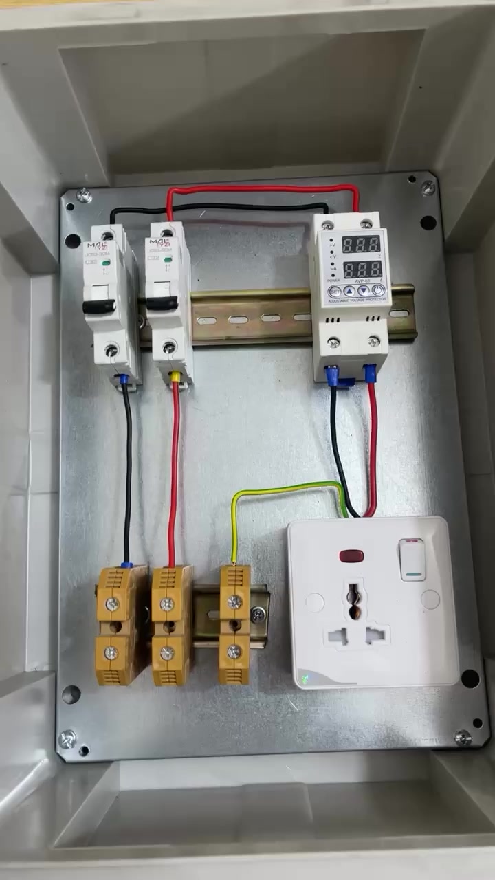 السلام عليكم
بورد حماية لشحن السيارات الكهربائية 
مثل ما موضح بالفيديو والصوره 
اجهزه المستخدمه ماليزيه الصنع اصليه
سعره ٦٥ الف المكان بغداد 
وأهلا وسهلا بالجميع ❤️


**إذا كنت صاحب هذا الإعلان وتريد حذفه لأي سبب، رجاءا أرسل رسالة إلى الدعم الفني**