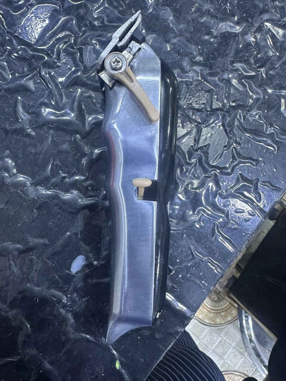 مكينه سنيور للبيع كامل ملحقات السعر ١٠٠ الف وبيها مجال اتصال *********** البصرة كرمة علي الهارثه
