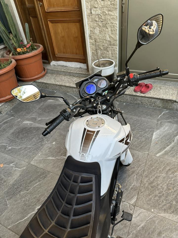 دراجة RK
‎5گير 
موديل 2025
محرك 200cc
لون  ابيض 
دراجة زيرو 
صناعه ايطالية
رقم و سنوية وضمان سنة كاملة من شركه عجلة الخليج للدراجات 
تحويل مباشر
للأتصال ***********
