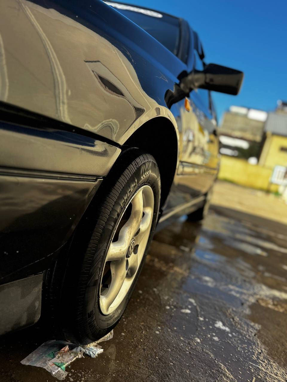 السلام عليكم .. للبيع كولف فينتو  موديل 94لون اسود السياره جديده بمعنى الكلمه
كلشي بيها شغال كير محرك شرط 
محرك 2000 كير اوتو 
تبريد ثلج كهربائياتها كلها شغاله شرط
صدر جديد ادامه كامله جديده مسويلها 
داخلها كلش نظيف كشانه جلد 
زنون عالي ناصي
تريد تحويل او وكاله رقم بغداد 
سعرها 54 وبيها مجال حك الجيه
مكاني بغداد - ابو غريب - الزيتون
***********
