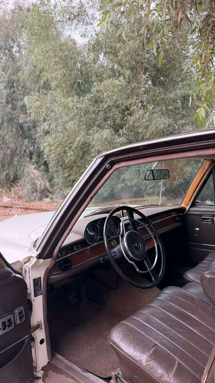 السلام عليكم مرسيدس بنز تو كلر السياره لونين بلاديه كولش حلوه موديل 1967 السياره على حال الوكاله بس صبغ جمالية فقط كير مكينه على حال الوكالة غرفة الداخل مال سياره على حال الوكاله مملعوب بي ابد موصفاتها فتحته جام كهرباء 
175السعر عنوان بغداد حي العامل بيها مجال قليل ***********
