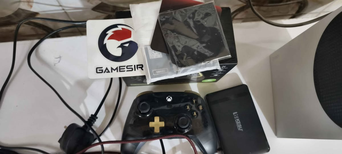 اكسبوكس سيريس اس سعر 430 مع يدات ثنين وهارد 500 كيكه اصدار 22 نضيف لا مفتوح ولا مصلح تجي تفحص بيدك رجاء بس الشراي يراسلني مكاني بغداد الشعب حي البساتين رقمي *********** بغداد, العراق
