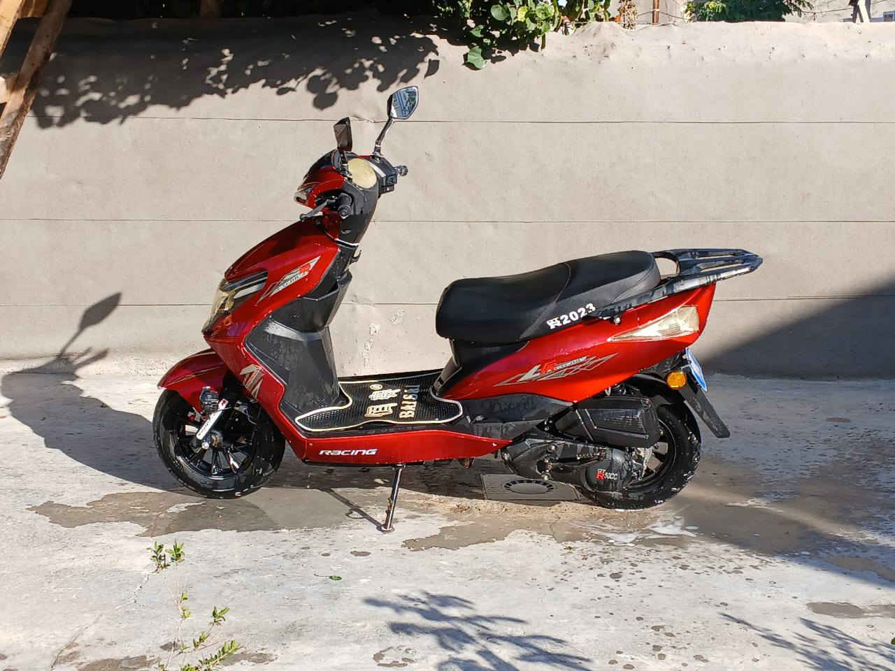 السلام عليكم دراجه للبيع سكنس دراجه دجيده موديل 2023مامفتوحه مكلف بنشر رقم صاحب دراجه ***********سعرها700وبيها مجال
