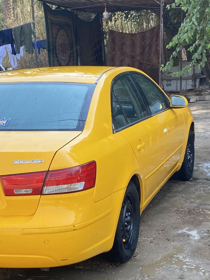 السلام عليكم
سوناته 2007امريكي 
سياره جازه من كل النواحي مكينه وكير جدد حداديه جديد تبريد شغال 
ضربته قبق جنطه وقبق بنيد بدون دواخل 
رقم بغداد بسمي مداور ثاني يوم مصفره خط وبحث 
مكاني ناصريه مركز 
*********** اتصل وتدلل 💙
