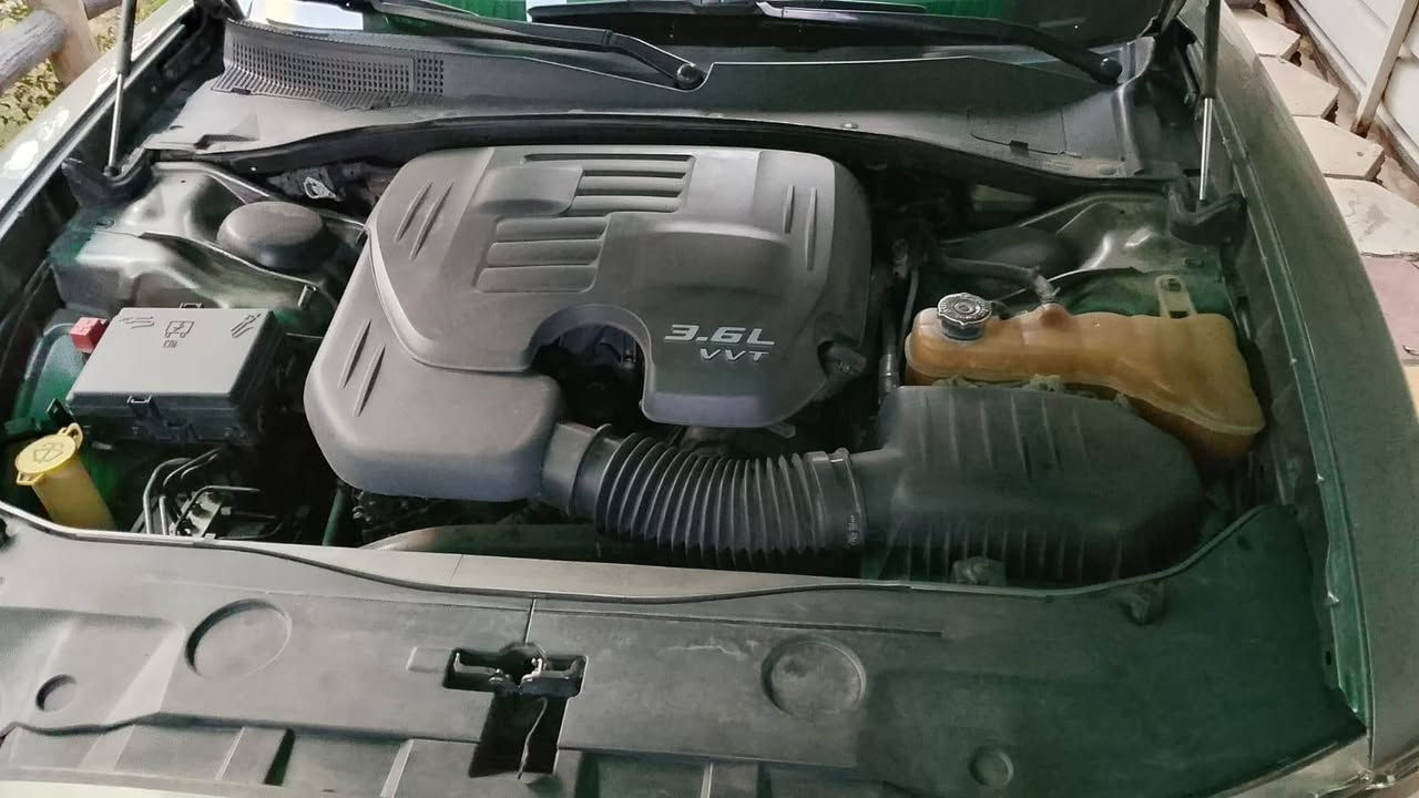 السلام عليكم
جارجر موديل 12 اصل السياره كير طياره على ايد وحده 
حادثها مال امريكا موجود بالصور فقط باب خلفي 
وبيها خسفه صغيره بلجاملغ الخلفي واضح بالصور 

محرك كير تبريد اكسل كله بلادي على الشركه 
كهربائيات دواخل كلها على وضع الشركه برغي ما مفتوح 

ماشيه 184 كيلو وليس ميل 

دواخلها جديده شخط مابيهن ومغلف جلد درجه اولى حتى الستيرن ويدات الابواب 

السياره جديده مال جناي وبلعافيه على اللي يأخذها

مكان السياره السيديه 
***********
