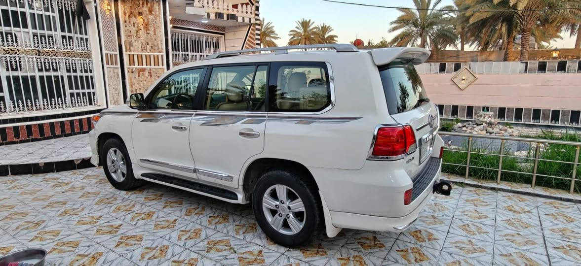 لاندكروز 2013 بريم فول مواصفات 8 ايرباك مكينه سته سلندر سياره جديده وجاهزه من كل شيء رقم بغداد تحويل مباشر صبغ جاملغ خلفي بدون اي ضرر داخلي وگدام الفتحه بالقماره ايضا بها صبغ سونار موضح بالمنشور بدون اي اضرار داخليه السعر 275 مكينه كير حداديه كله بشرط سياره جديده وجاهزه من كل شيء مكان السياره كربلاء طويريج هاتف ***********
