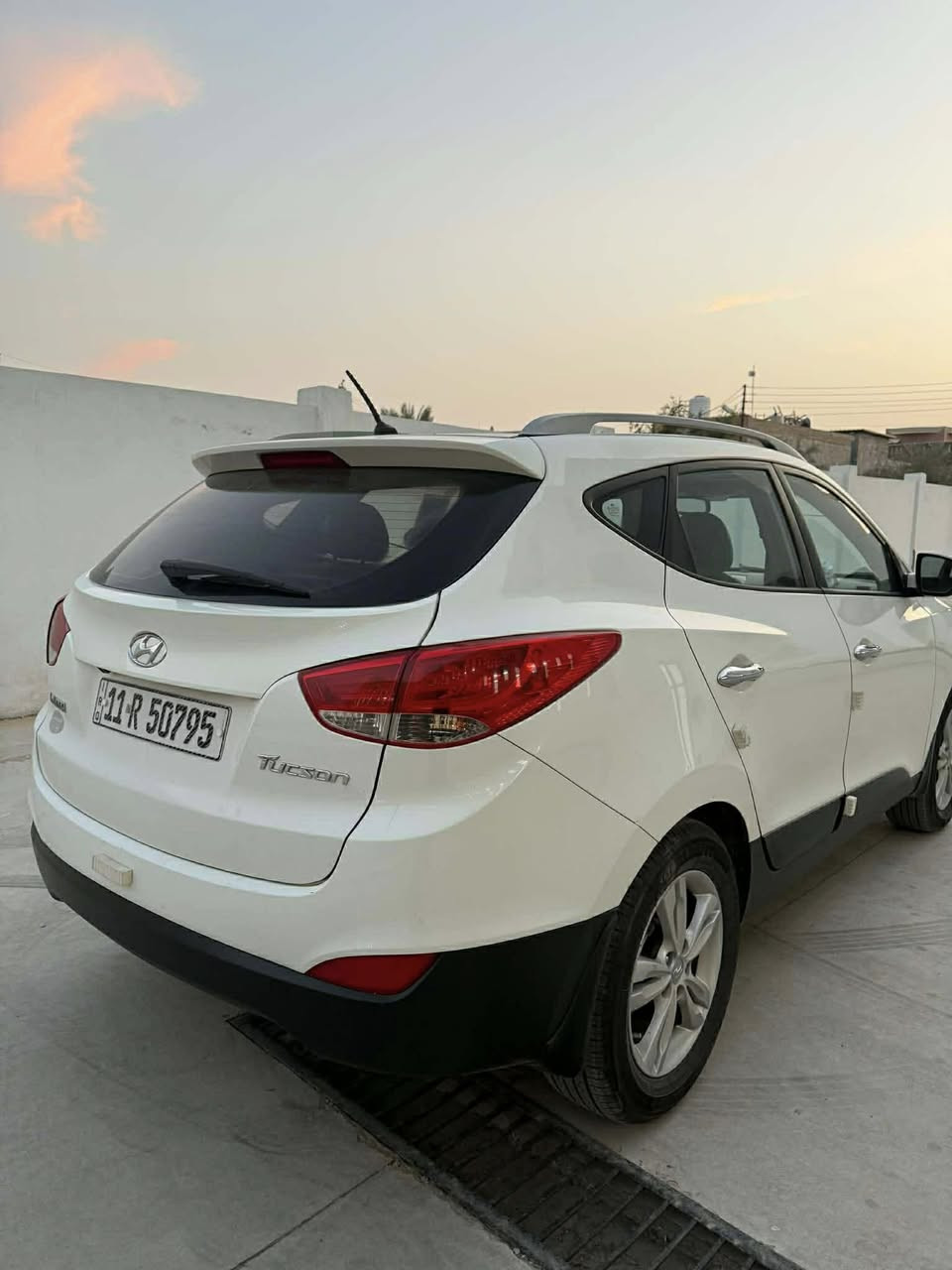 السلام عليكم توسان موديل ٢٠١٢خليجي بيه قبق الجنطة فتحة سقف نظيفه السيارة عارضيهه 140وبيها مجال مكاني اليوسفية وهذا رقمي *********** بي واتساب وصور السونار موجودة
