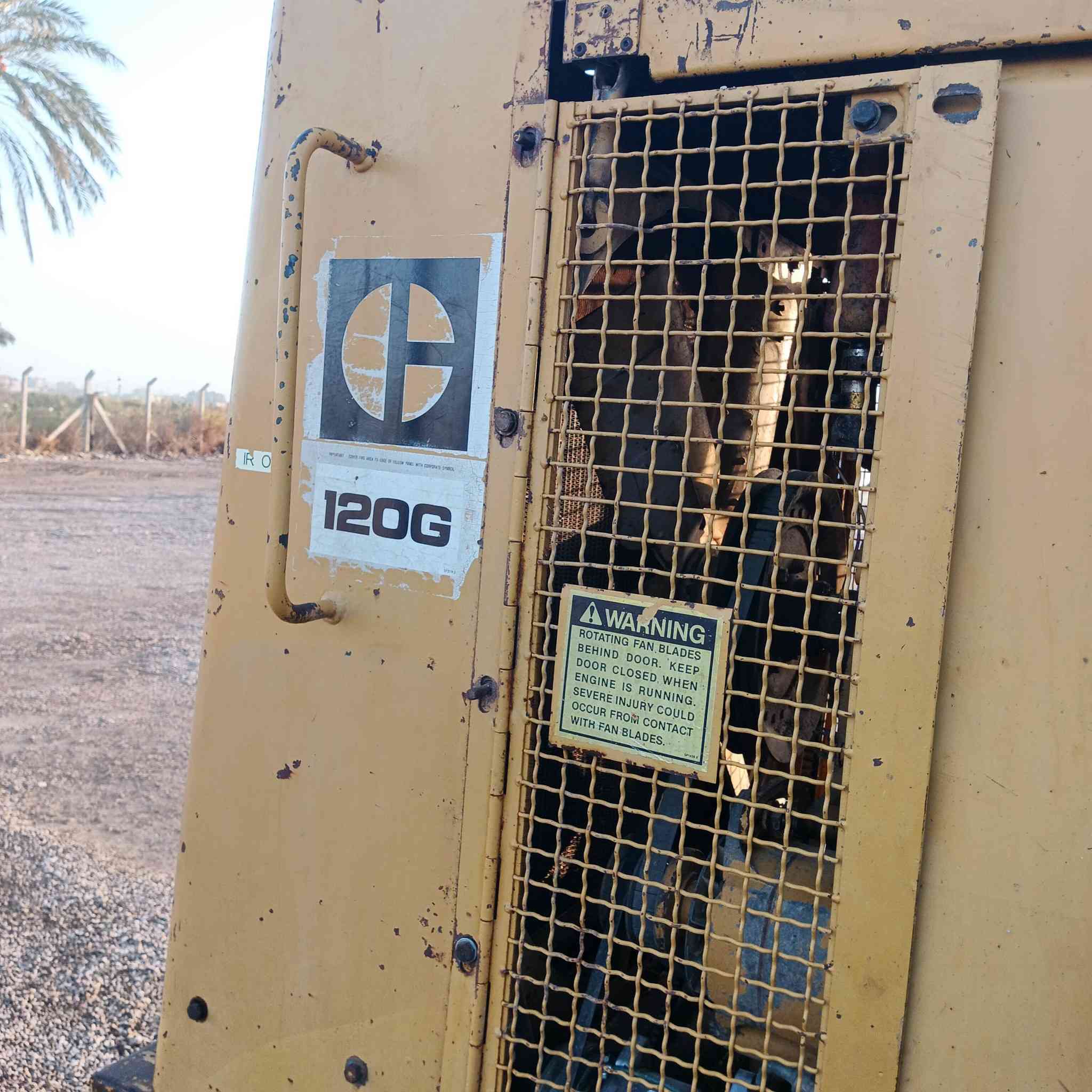 السلام عليكم.كريدر كتر بلر للبيع موديل 93 كير محرك مضخه تبريد كله ضمان محرك ستندر حج 120 سوبر جاهزه مباشرتا للعمل مكفولوله من الصبغ رقم قادسيه تحويل مباشر.. .مكانه الرمادي...السعر ٣٢٥ ورقه .... هاتف ***********
