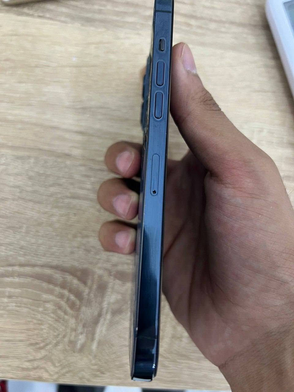 السلام عليكم للبيع ايفون 12pro max بطاريه100 مستبدله شاشه اصليه ثلاث خيارات ذاكره256 مكسور ضهر موضخ كلشي بصور سعر 270 
مكان بغداد الدوره 
توصيل لا يوجد


**إذا كنت صاحب هذا الإعلان وتريد حذفه لأي سبب، رجاءا أرسل رسالة إلى الدعم الفني**