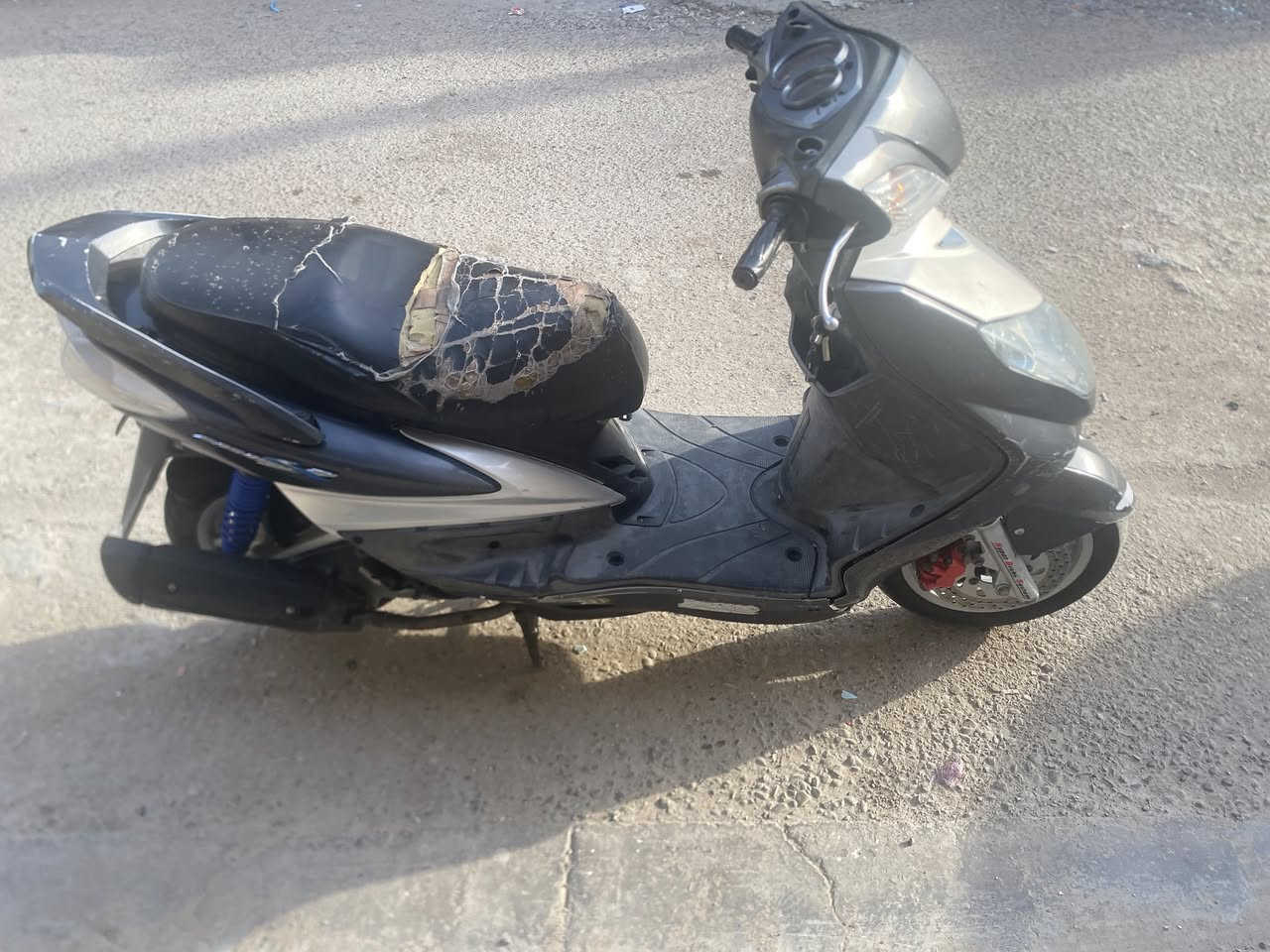 سكنس فحل كوري بلاديه كفرات ختم واحد نقصه فقط تريشه مكينه خير من لله صوت ناعم الدراجه متصرف عليه ربع كلمله مكمله من كلشي بيع او مراوس مكااني الشعب


**إذا كنت صاحب هذا الإعلان وتريد حذفه لأي سبب، رجاءا أرسل رسالة إلى الدعم الفني**