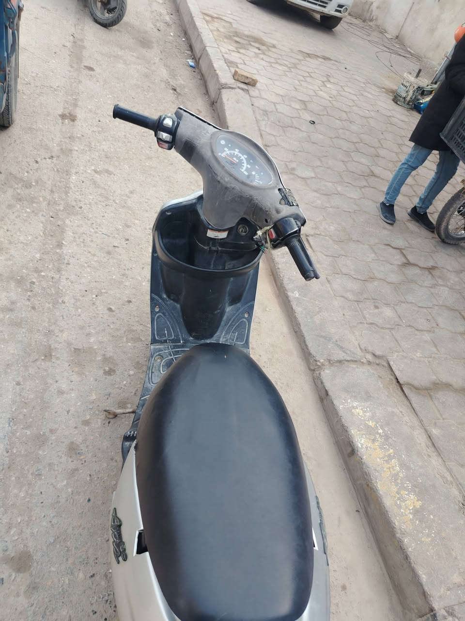 البيع دراجه الكزز  المعلومات دراجه شغاله هندر واحد نقصهه بس جوزه وصالنصه
الاتصال *********** المكان كوت الانوار
السعر 175
