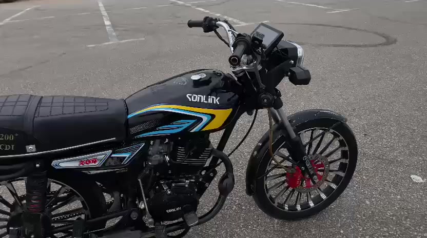 سلام عليكم دراجه للبيع سكنر العسر450بيهه مجال كربلاء شارع حولي 
***********
