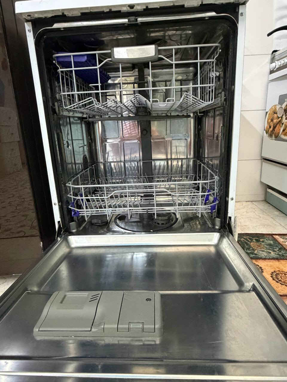 بۆ فرۆشتن: غەسالەی قاپشۆری شارپ (Sharp)
سڵاو هاوڕێیان، ئەم غەسالەی قاپشۆرەم هەیە بۆ فرۆشتن، زۆر پاک و بێ کێشەیە:
• براند: (LG -Sharp) - یەکێک لە باشترین براندەکان.
زۆر پاکە و وەک نوێ ماوەتەوە، هیچ کێشەیەکی تەکنیکی نییە و بە شەرت دەیفڕۆشم.
• تایبەتمەندی: کارکردنی زۆر بێدەنگە، چەندین بەرنامەی جیاوازی تێدایە و زۆر دەستپێوەگرە لە ئاو و کارەبادا.
• شوێن: [هەولێر]
نرخ: ٣٥٠ هەزار دینار (کەمێک مامەڵەشی تێدایە)
بۆ پەیوەندی و زانیاری زیاتر، تکایە نامە بنێرن بۆ چات یان پەیوەندی بکەن بەم ژمارەیەوە:
📞 [***********]
