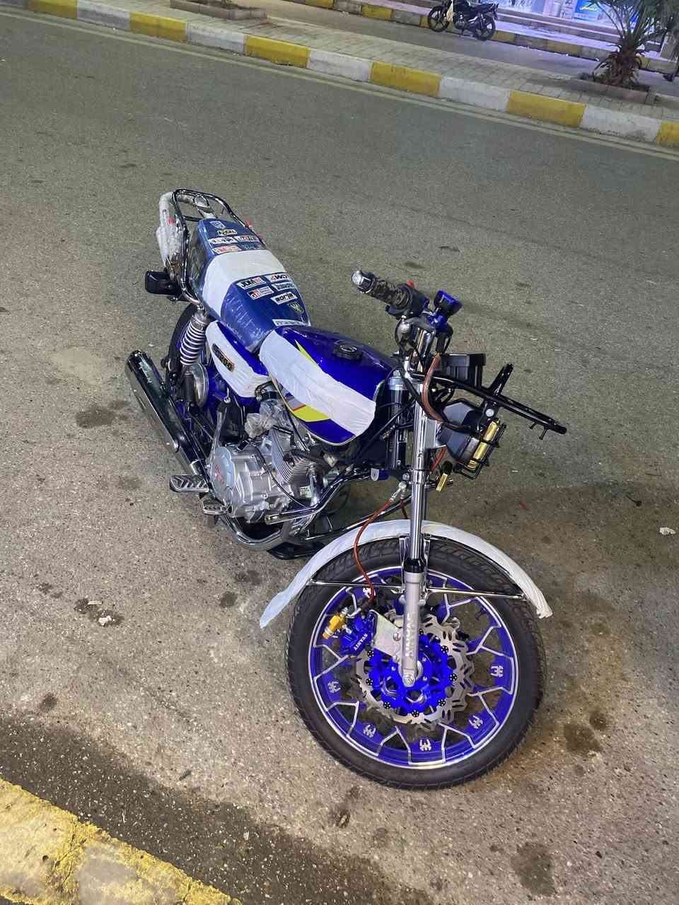 السلام عليكم من رخصه الادمن
دراجه ايراني للبيع موديل 2025 

بعده زيرو محرك 200 

مجمبز كامل ربع متصرف عليه

السعر 900 

الاستفسار عله الرقم ***********

ملاحضه واتساب موجود
