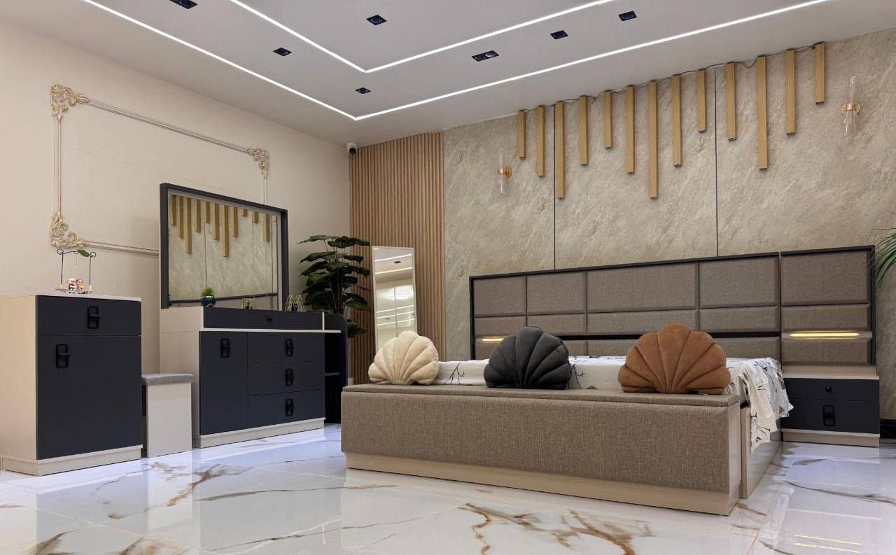 *موديل           ستيلا        الكريمي*

*10 قطع             كنتور ملحق 320*

❇️ قياسات ضخمه 
❇️ ميز تواليت عملاق
❇️ اللون الجديد المتميز 
❇️ السرير والشازلونه مخزن
⭕️ زجاج مطلي   و   *مطّرش*

❇️ إناره بالكومديات   *LID* ✨✨✨

❇️ المصنع الأصلي 
❇️ برغي حديد 

للحجز والاستفسار يرجى مراسلتنا عبر الصفحة 
متوفر توصيل جميع المحافظات


**إذا كنت صاحب هذا الإعلان وتريد حذفه لأي سبب، رجاءا أرسل رسالة إلى الدعم الفني**