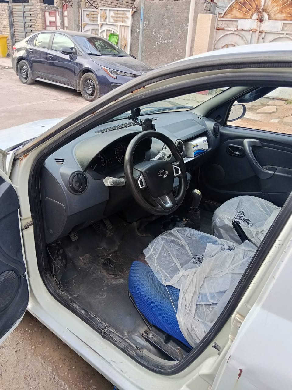 سلام عليكم رينو لوكان 2009 محرك كير خير من الله تبريد ثلج مابيها حادث فقط طخات بسيطه سيارة ناعمه وجاهزه خير من الله ب اسمي سيارة رقم سنوية جديدات اني سويتهن رقم جديد اريدها 45وبيها مجال  مكانها رئاسة العبيدي الاتصال ***********
