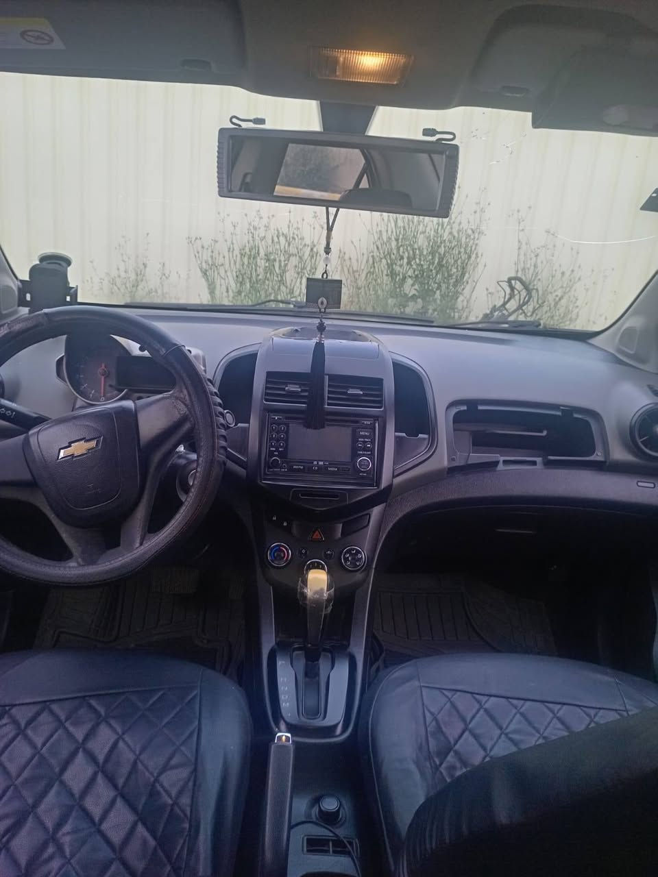 سونك موديل 2012 خليجي بلاديه من الدعايه للدعاميه فقط طختين بالباب و بالجاملغ بسمي سنويه 2030 سعرها 70  و بيها مجال *********** و السياره كامله مكمله ألف مذب عليها تبريد تدفئه كله شغال
