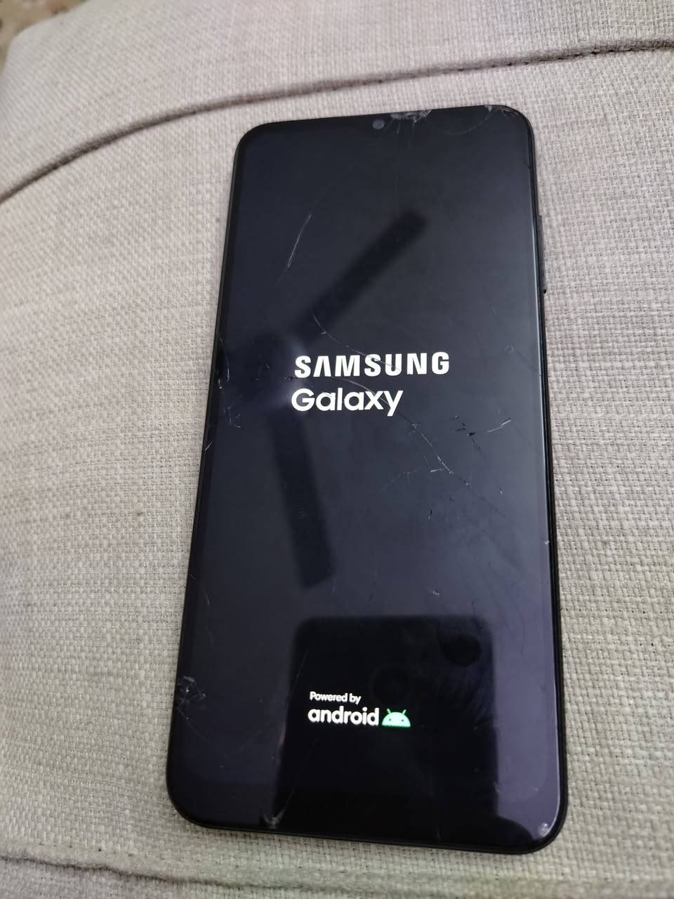 سلام وعليكم a03 شاش مكسورة بس البيع ماعرف شكد يسوه هذا رقمي ***********
