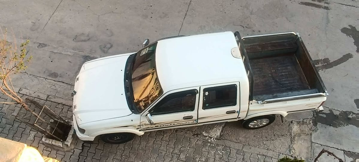 ئەدمیراڵ مەنەفیس ٢٠٠٨  بێ بۆیاخ تایەی تازەیە گێرو مەکینەو ئەکسل بە شەرت مەنەفیسی لە گەڵدایە سەیارەکە زۆر جوان بێ مەسرەفە ماڵی دۆستە نرخ ٣٥ گەڵا کەمیك معامەلە  شوین سیدسادق  
***********
*********** السليمانية, العراق
