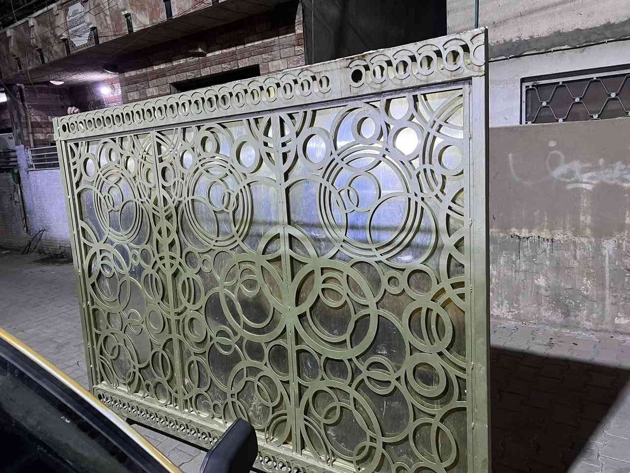 السلام عليكم باب اسلايت طول ٣ م والاتفاع ١٨٥  ويه المتر ماله المتحركه مطك صوره اله بس موجوده نفس النقشه  يعني كامله سعره ١٧٥ مكاني بغداد ***********
