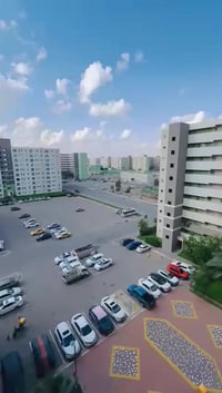 تحتوي ع سبالت 2 وكاونتر ايجاره 500 بدون خدمات  وتطلع بيهه موافقه A2 طا...