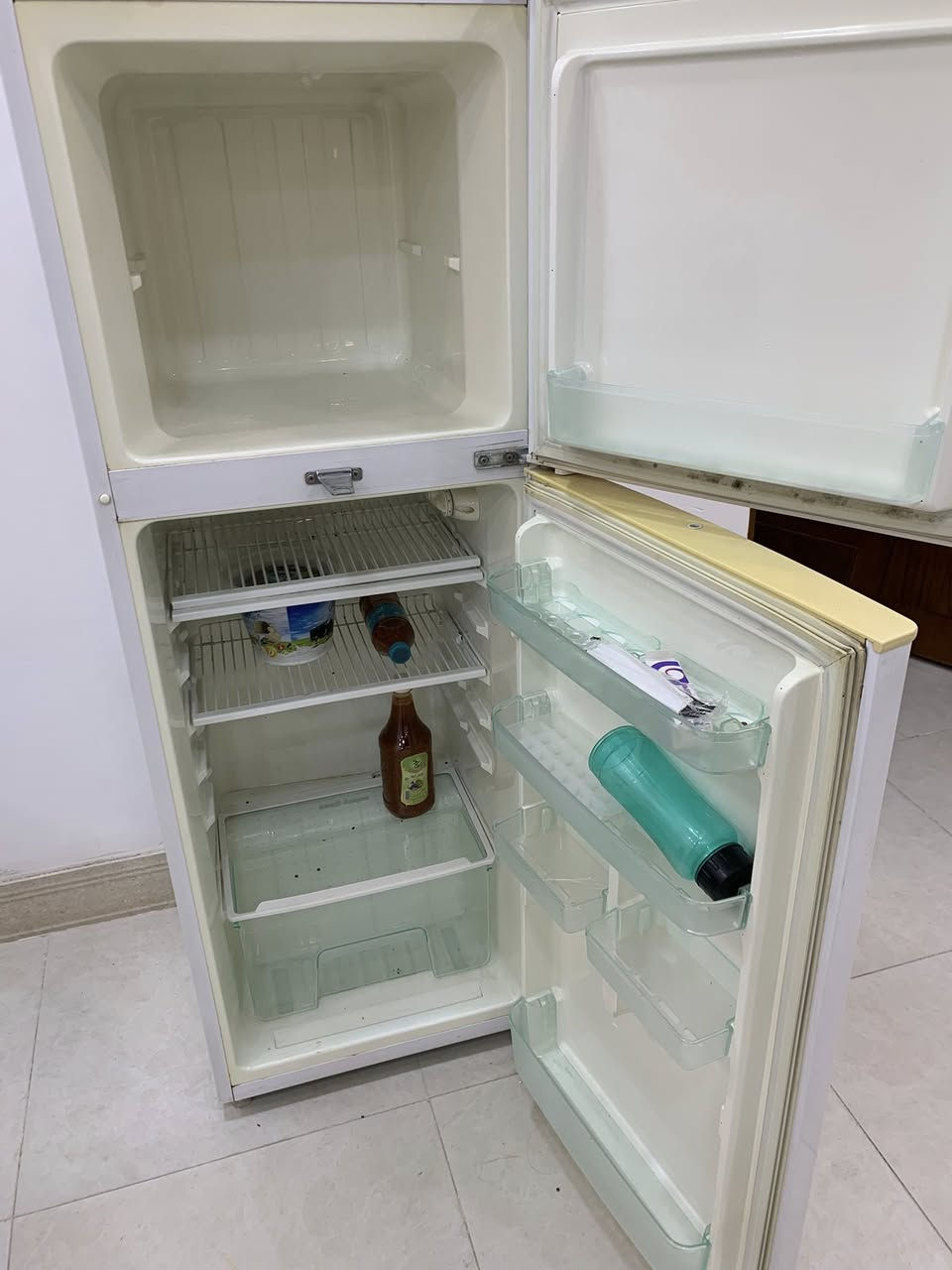 السلام عليكم ثلاجه للبيع تبريدها يخبل تبريد الفريز يكون وفر
السعر 160 وبيه مجال للأستفسار الاتصال ع الرقم ***********
أو خاص
