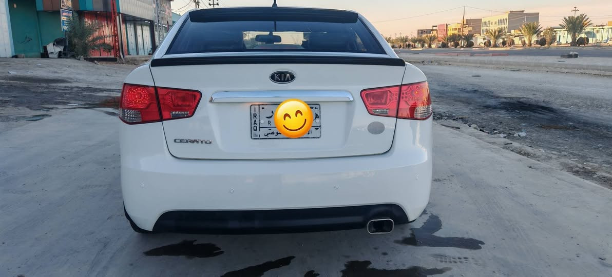 سيراتو 2012
ماشيه 141000
 تحكم ستيرن +شفتات
حساسات خلفية 
4 دسك +ABS
 ويل كب
مرايا شفط + اشارة لد
محرك وكير ع وضع الشركة بدون فتح ولا تبخير
حدادية جديدة
منظومة تبريد وتدفئة جديدة
السيارة جاهزة من كل النواحي ومكفوله فقط جاملغ خلفي بارد على كد شبرين  السعر 117 بيه مجال
الانبار هيت ***********
