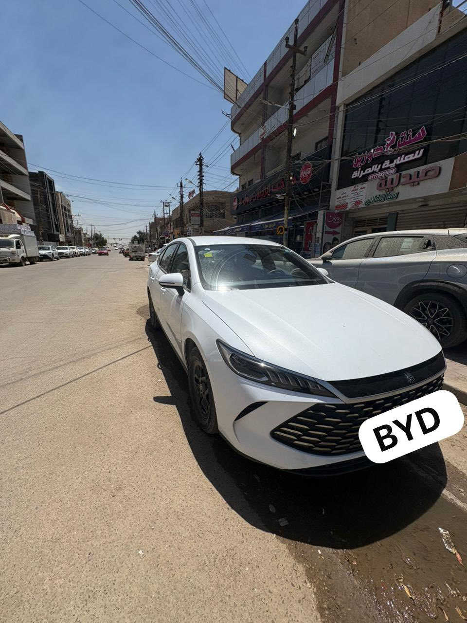 السلام عليكم
BYD كن بلص 2025 
ماشيه 25الف 
رقم بغداد باسمي تحويل ثاني يوم 
بيه طخه ابيعه ع وضعهه باقي سياره كفاله عامه 
مواصفاتهه معروفه 
داخل بيجي 
بصمه +بصمه ابواب 
تشغيل عن بعد 
اشاير مري 
شاشه وكامره 
عداد ديجتال شاشه 
وضعيات قياده اربعه 
لايت ليد وزنون 
بكلايت ليد 
اوتو هولد سايد بريك كهرباء
تحكمات ستيرن جهتين 
مثبت سرعه 
تسارع من 0-100 
ويلكب اسود طافي
بعد بيه هواي مواصفات 
مكاني بغداد 
***********
