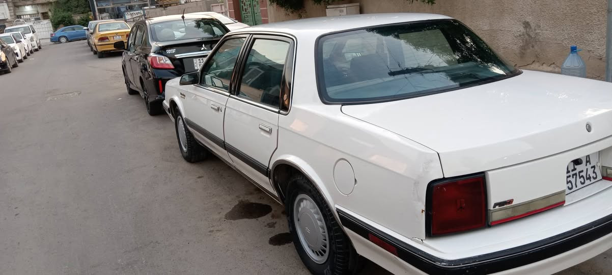 السلام عليكم من رخصة المسؤول .للبيع سيارة نظيفة وجاهزة گير ومكينة وصدر واطارات ودواخل وتبريد ومكفولة من الضربة ونصبتهه حلوة .رقم بغداد انگليزي .سعرها٦٠ورقة مجال بسيط عنوان بغداد شارع المغرب ..للاتصال *********** ..

