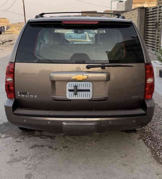 تاهو ( ادوات )  الموديل 2012 لون چكليتي خليجي داخل عسلي  LT تو ويل السياره كلش كلش جديده كفاله من الضربه والكص والفتح والصبغ كفاله عامه طخم تاير جديد كواتم ابلاد  السياره جاهزه من كل النواحي  السعر 128$  هاتف ***********
