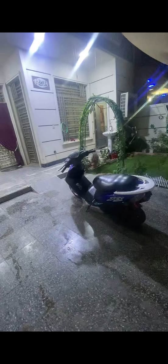 دراجه عدله دراجه مكينه 49تجفيت جديد الله شاهد مضبوط تجي تفحص وتشوف مكينتها دراجه كامله من البدايه الانهايه بيها تزويد ناشف بنتات مال كور رياضي زرك سبايدر اربعه قبق فلاوين كرزي قطره قاعدت رقم ويل صدر دواسات كلج امامي رياضي واذا تريد افتح القبق وشوفك وياها غراض البلاديه مالتها :سعر400وبيها مجال حك الجيه توصيل ***********فقط واتساب ماكو رصيد بغداد الغزاليه
