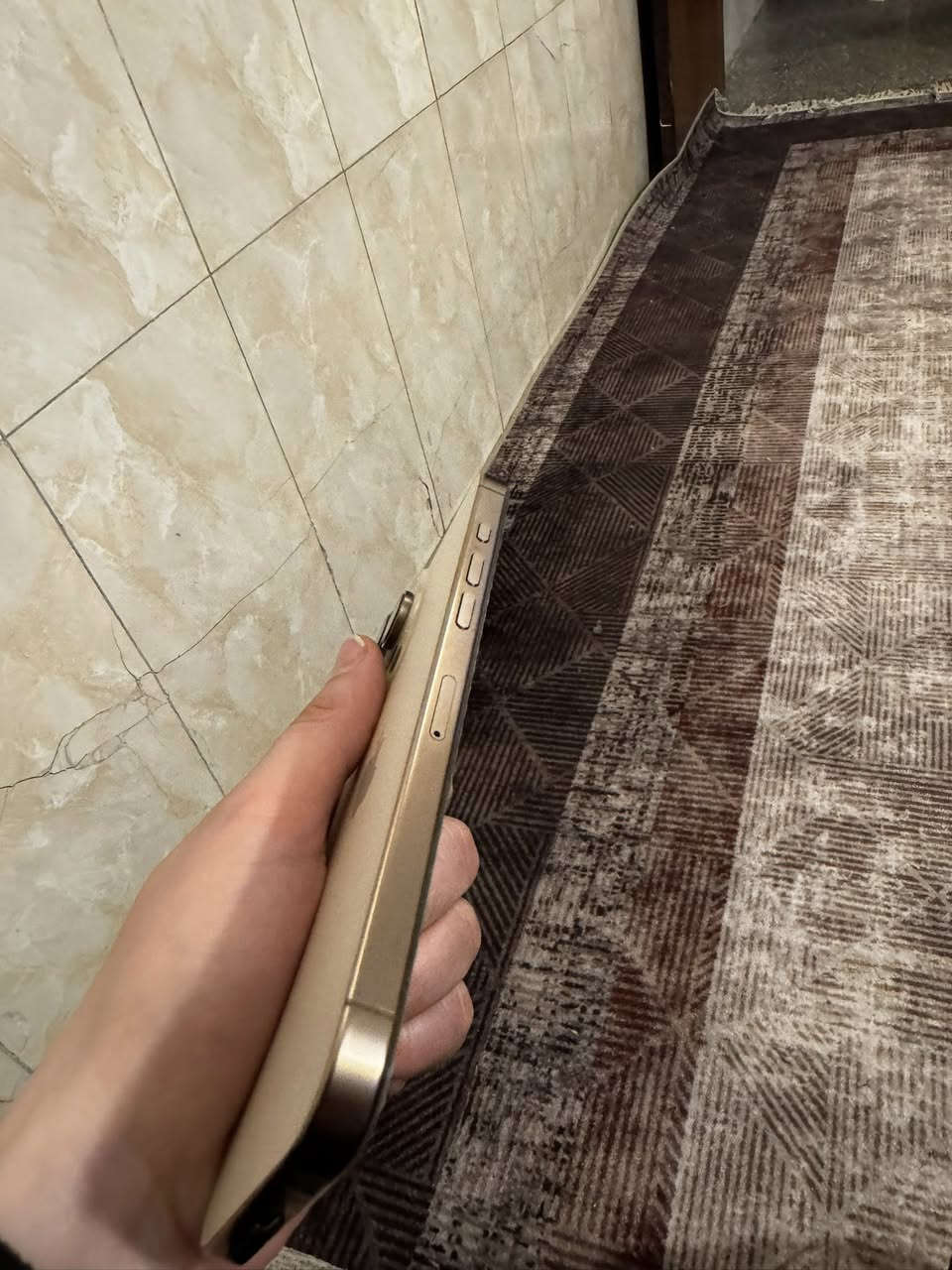 ايفون 16 برو ماكس لون ذهبي ذاكرته 256 بطاريه 93 نزلت من التحديث  الجهاز نضيف العنوان بغداد ساحة عدن السعر 1300 وبي مجال .للاتصال ***********
