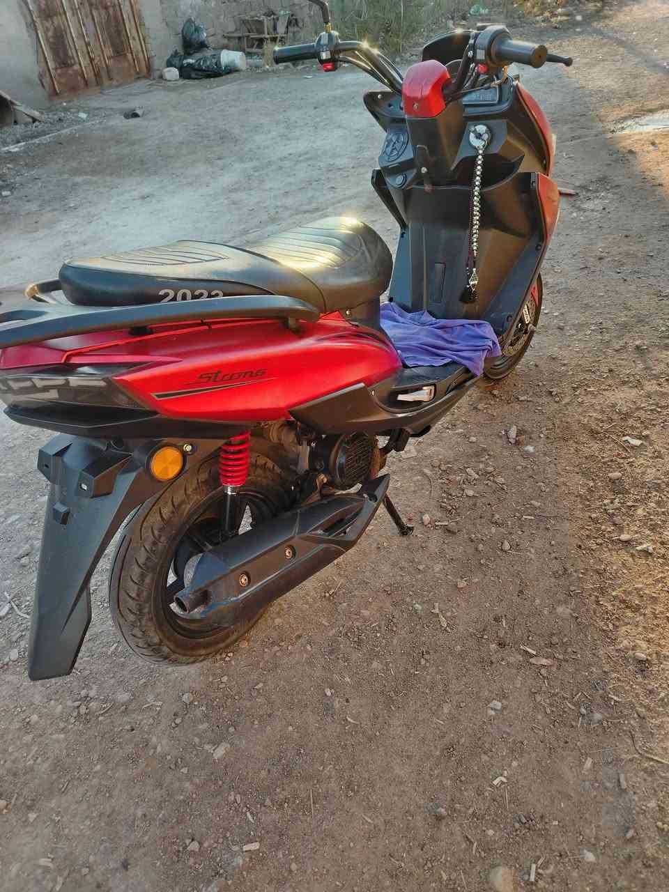 السلام عليكم من رخصه الادمن.
وينه الي يدور نضيف وكشخه دراجه صيني باب اول. نضافه فول واحله من الصور الدراجه كفاله عامه ونضافه فول وكيلها ابو رمانه دراجه كشخه وحلو ورزنه مال طالب. ما متعوبه ابد   تجي تشوف بعينك سعرها 575 وبيها مجال حك الجيه.... ***********
