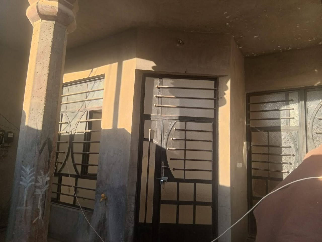 بيت الايجار بل كاطون مكتب بيروت الزراعي
شارع تبليط مي ومجاري كلة كامل فول خدمات رقم الهاتف ***********
سعر الايجار 200  
بي غرفتين نوم وصالة واستقبال ومطابخ وكراج سيارة

