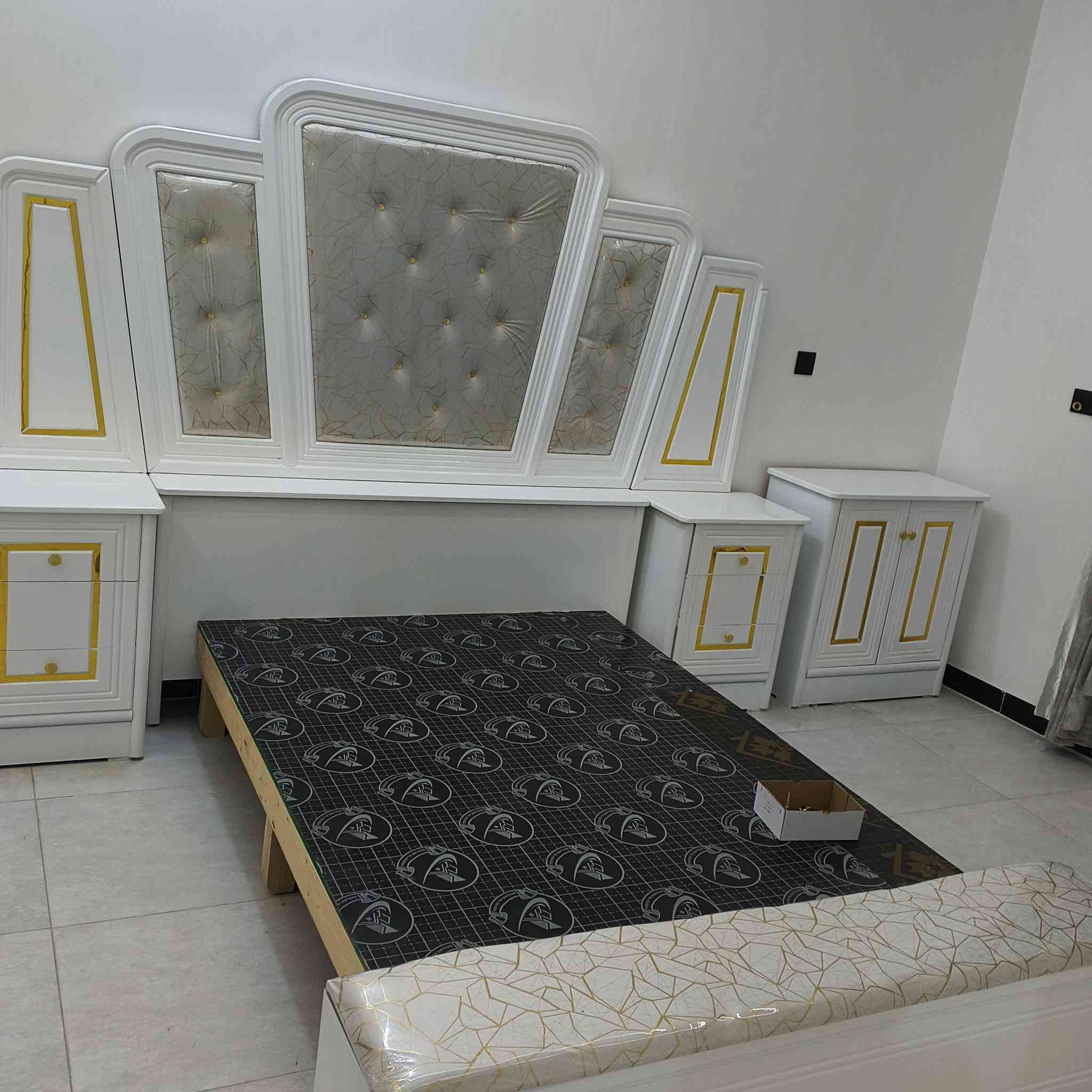 السلام عليكم توفرت غرف النوم صاج شغل عراقي درجةاولى
العنوان سبع البور الالف شارع ٤٠معرض المدينه للاثاث ***********
