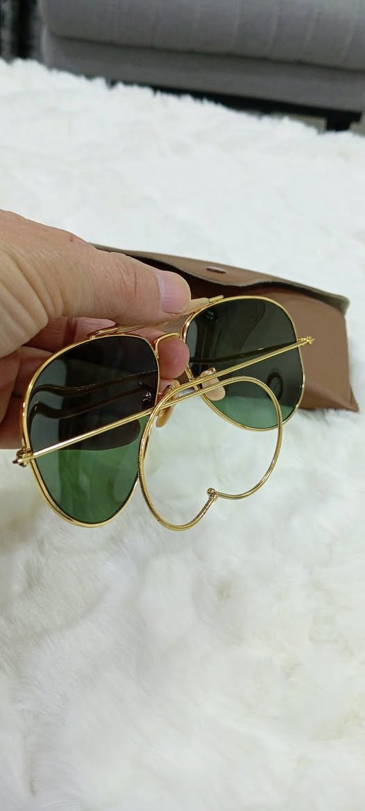 نظارة ماركة بيرگاردان امريكي
عدسات: زجاج سميك
فلتر: uv لحماية العين من أشعة فوق البنفسجية 

ام العاج و مخدات عاج

قياس: 62 

جديد زيرو 

للاستفسار: واتس اب ***********
