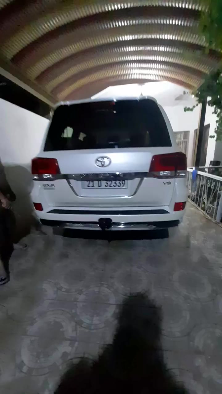 السلام عليكم سياره لاندكروز 2017 جي اكس ار قول وايديشن اربعه كامرات سياره جاهزه ماشيه ١٢٥ الف ماشيه السياره جديده مال جناي السعر 515 وبيه مجال الشراي ولحاب يتصل هاذا رقمي *********** بس لا أحد يراسلني ايكلي ما اكوا هيج سعر تمام عيني السياره اعيد واكول خالي وأخويه السياره مال جناي السياره بيه بس شخط بصيط بلباب لبصف السايق والورا والسونار ماله موجود تخم تاير جديد دهن جديد شرط لا صبغ لا ضربه اوكي عيني  رقم السياره السليمانيه السعر اذكره مره ثاني510 العنوان ابو غريب حي الشهداء قرب جمعيه العمار والنقطة الداله هيه محطه جوهره العدنان الحباب يعلق وينطيني سعر ماكوا اي مشكله انشالله نتفق كولو مو زين عمي وبعد مواصفات 2017 معرفه شكرن
