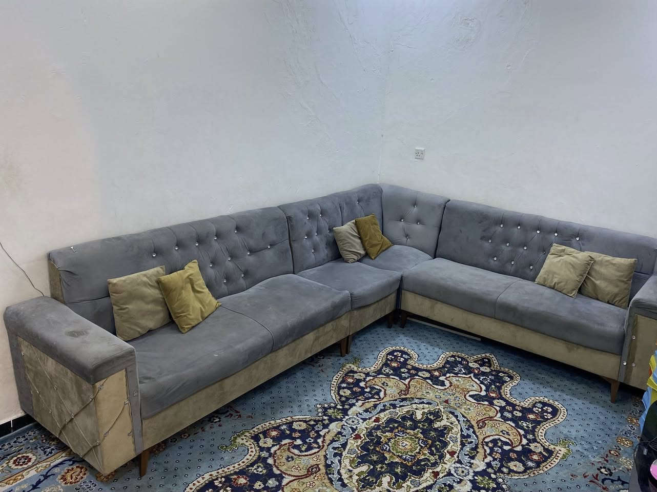 تخم ديوان استعمال قليل جداً
مابي ضرر نظيف واضح بالصور 
سعره ٢٢٥ الف مكاني بغداد البلديات 
***********
