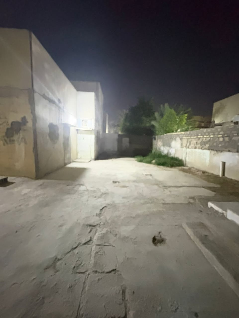 بيت للبيع
السلام عليكم
بيت للبيع خور الزبير  بالهندية
طابو ملك صرف بأسمي
تحويل مباشر المساحة 300م
ثلاثة غرف 
استقبال
مطبخ
حمام داخلي
حمام خارجي
حديقة كبيرة جدا
للأستفسارالأتصال على الرقم ***********
للتواصل اتصال فقط او واتساب
غير متواجد على ماسنجر
