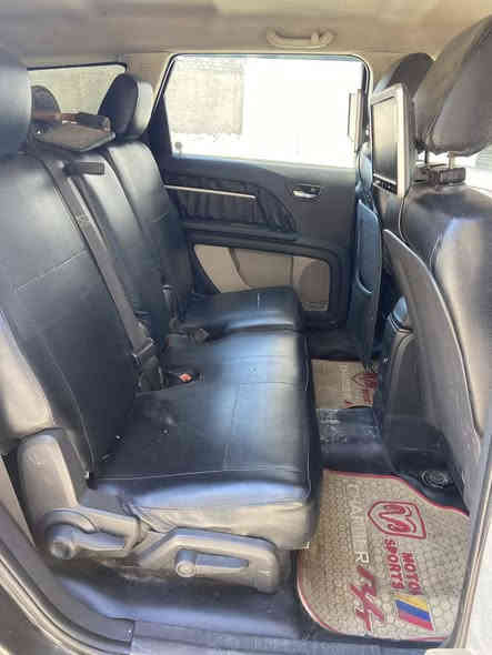 السلام عليكم من رخصه الادمن
بيع مستعجل  
سياره دوج جورني موديل 2009
سياره بحاله جيده للبيع وسعرها 
مناسب جدا كوبون بيها 
ضررها جاملغ خلفي اربع اصابع 
سعرها 105وبيها مجال لطيبين 
تواصل واتس فيس خط مفتوح 
 واتس موجود ***********
